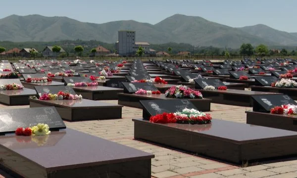 Family members of those killed demand that Serbs be tried for Kosovo crimes