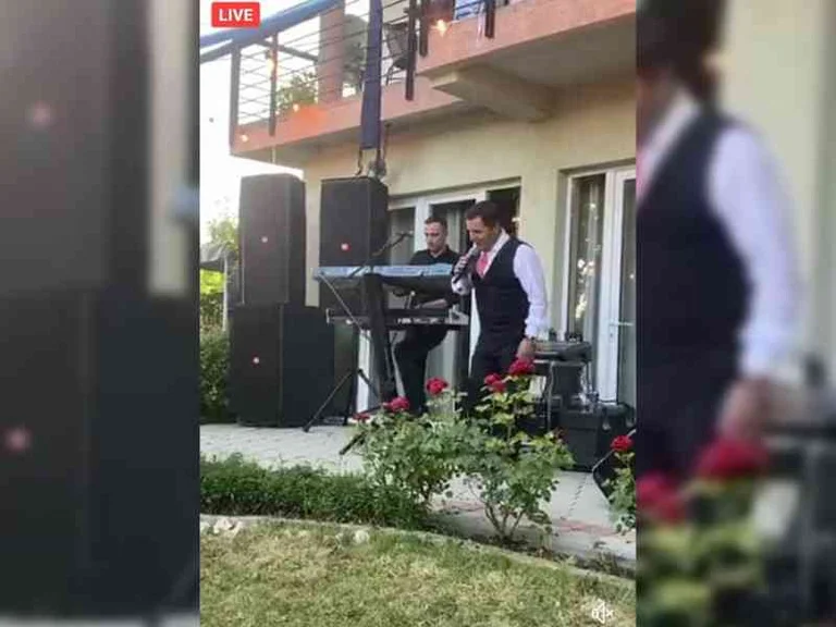 Hochzeiten nicht aufhören, Afrika Muchiqi singt in einem Hinterhof