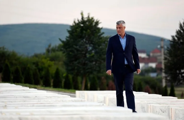 Thaci en la tumba de Adán Jashar: El sol se levantará de nuevo