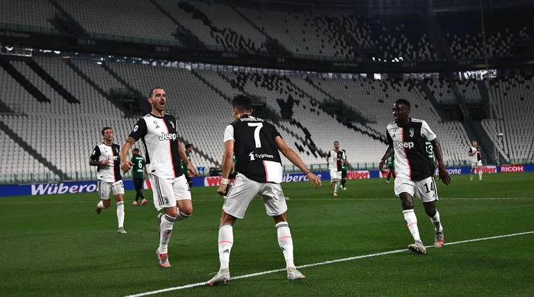 Ronaldo hat eine Strafe, er lässt es heute Abend passieren.