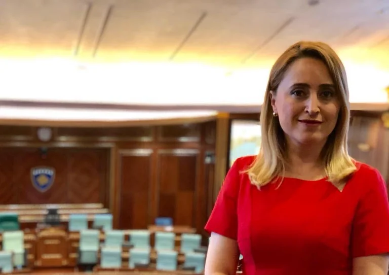 PDK MP sagt, Vjosa Osmani wird für den politischen Aufstieg Opfer sein
