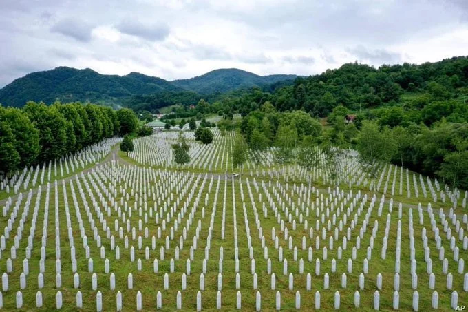 Thaci per il massacro di Srebrenica: non dimenticheremo mai vittime e perpetratori