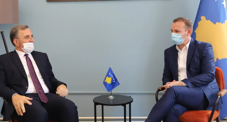 El Ministro Zemaj y el Presidente del BIK Mufti Ternava hablan de pandemia