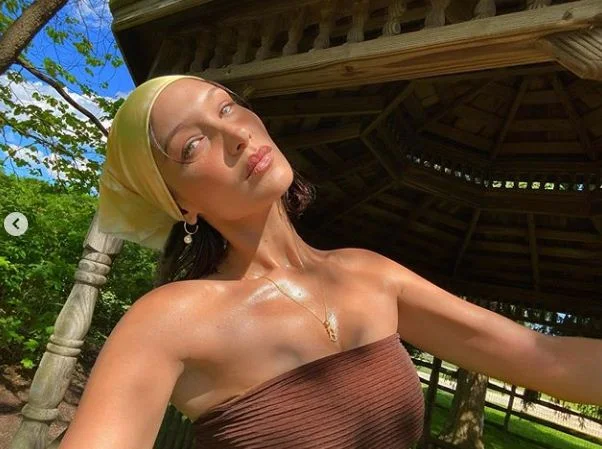 Bella Hadid, model with perfect lines