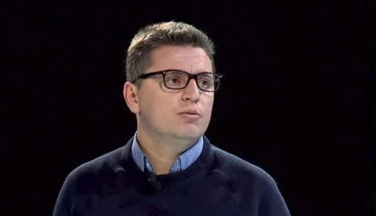 Uccello: Vjosa Osmani è sessioni di moda con rabbia a LDK