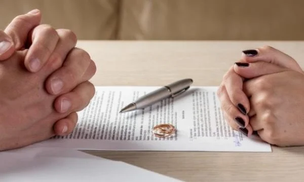 Según Eurostat, los albaneses se divorcian principalmente en la región