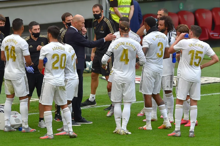 Real Madrid continues to march to the title tonight, facing official formations.