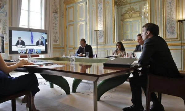 Vertice di Parigi, riunione di Bruxelles rinviata