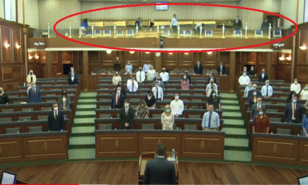 Serbian list leaves hall after MPs held 1 minute silence for Srebrenica massacre