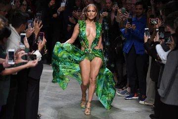 You wanna know how you keep this extraordinary view? Discover Jennifer Lopez's daily diet