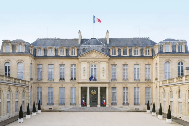 Le palais présidentiel français ne fait pas référence au Kosovo comme République, Serbie oui