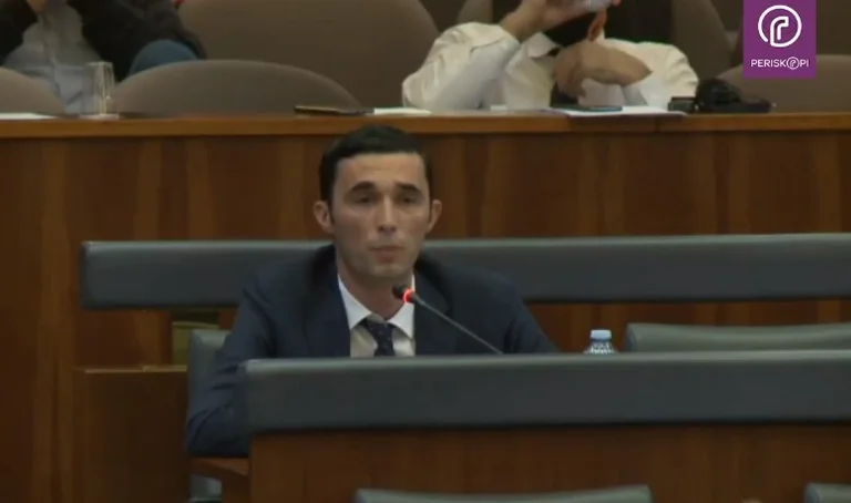 Difficile débat entre Andrew Shala et Nagavci Rexhat par VV