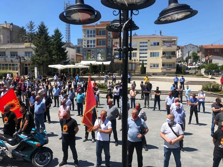 War veterans protest through Kosovo cities through photographs