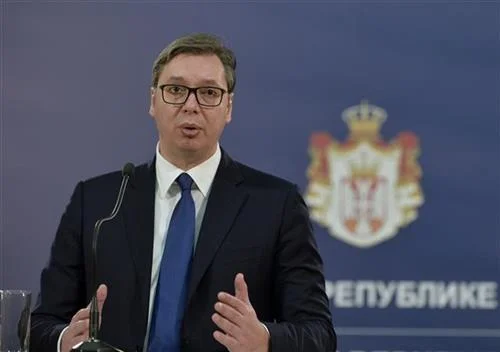 Vucinq llega a París, con Macro esta noche habla de Kosovo