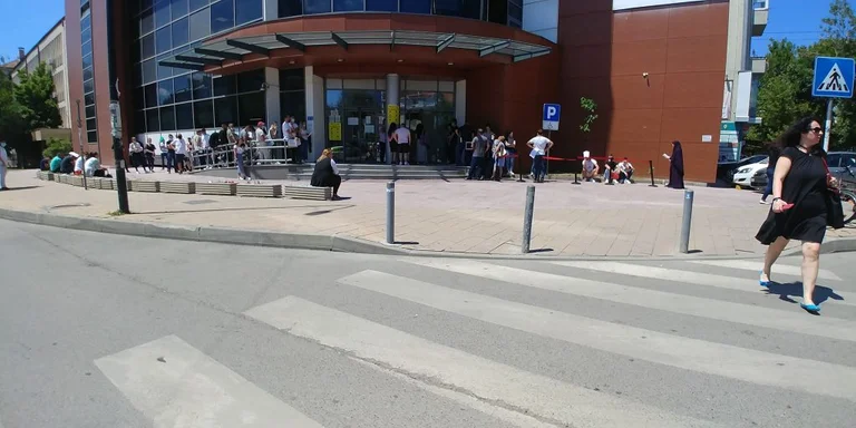 Incluso hoy mucho tiempo de espera antes del Centro de Registro Civil, sin distancia