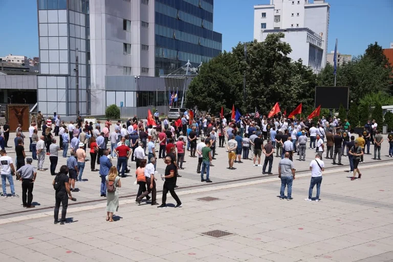 La protesta de los veteranos de guerra del KLA comienza