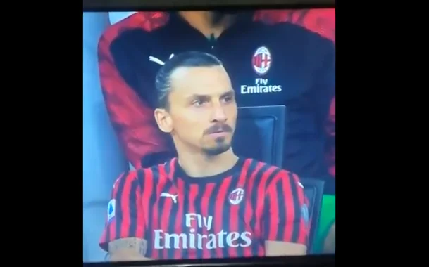 Il controverso gesto di Ibrahimovic e' quello che stava facendo.