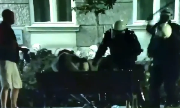 Vidéo devenant virale: les policiers serbes battent brutalement les citoyens