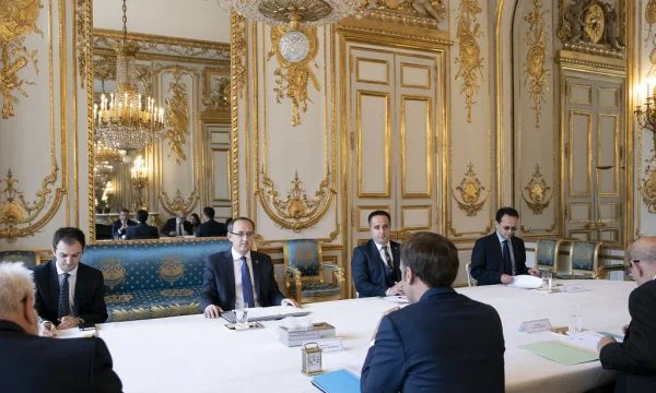 L'ufficio del Presidente Macro dà i dettagli delle riunioni con Avdullah Hoti