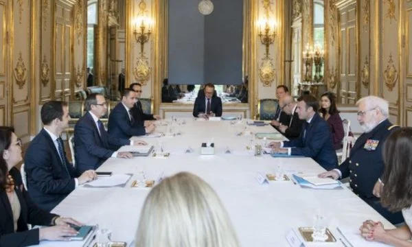 What happened yesterday at the Paris meeting between the Macron Hot