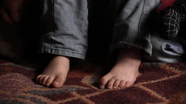 Terrible: El padre de Pea golpea a sus hijos, los encerra en casa, y no les da comida