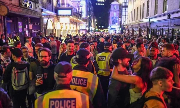 L'Angleterre, le Coronavius force les discothèques à fermer de nouveau les portes