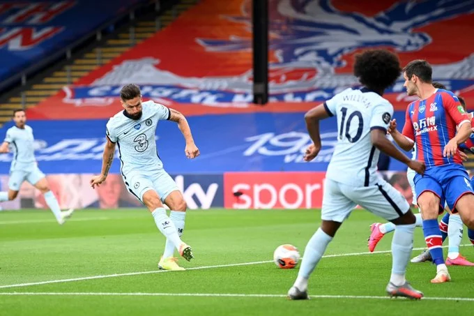 Gary Cahill thanks to the Chelsea goal, falls badly following Willian and he gets it.