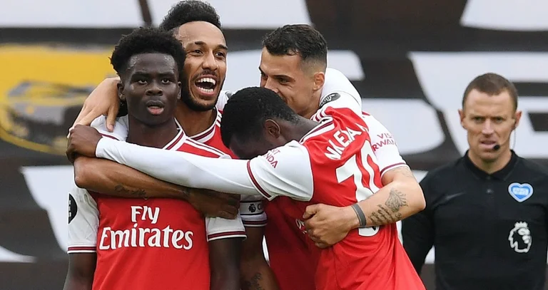 Official formations: Arsenal Leicester