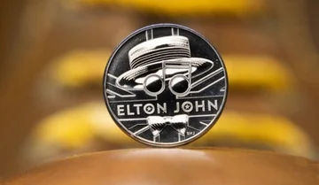 Elton John reçoit sa pièce