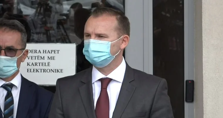 Le ministre de la Santé parle des décès de dimanche et des décisions récentes concernant le coronavirus