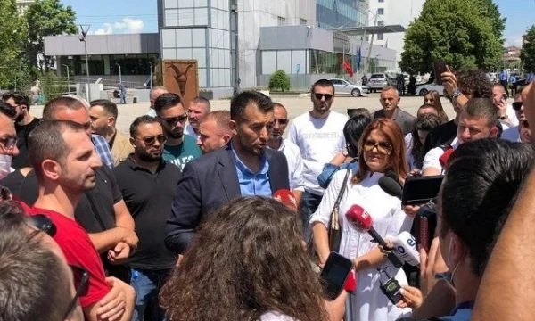 Sfidohet Labi me peticion: Shko në Infektivë pa maskë