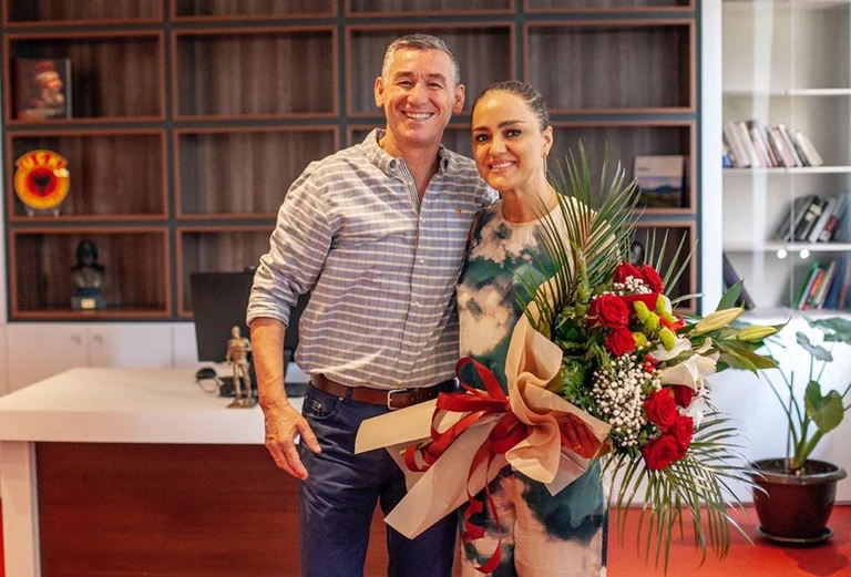 Veseli uron gruan për ditëlindje: Me Violetën u njohëm në ditët e para të lirisë, urime e dashur