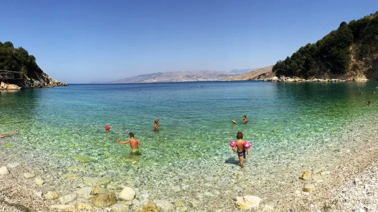 Numri i turistëve nga Kosova në Shqipëri, përgjysmë më i vogël se ai i një viti më parë