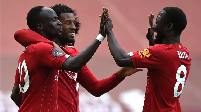 Kampionët ia dalin ta mposhtin Aston Villan, Salah rikthehet me superasisit