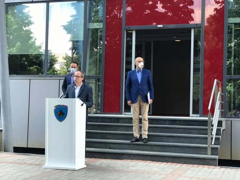 Hoti flet edhe për shpalljen e gjendjes së jashtëzakonshme