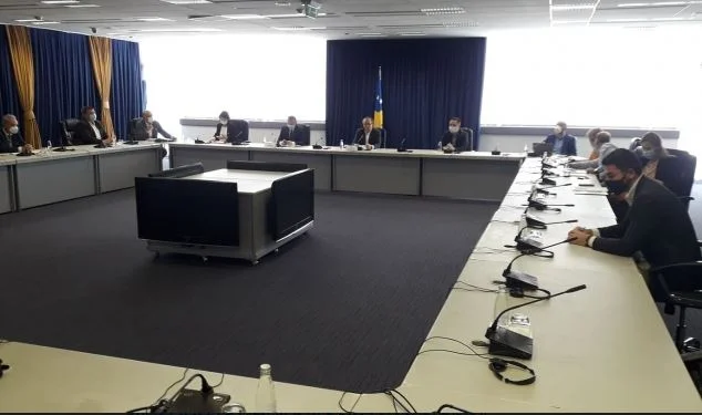 Hoti nis takimin me drejtuesit e institucioneve shëndetësore