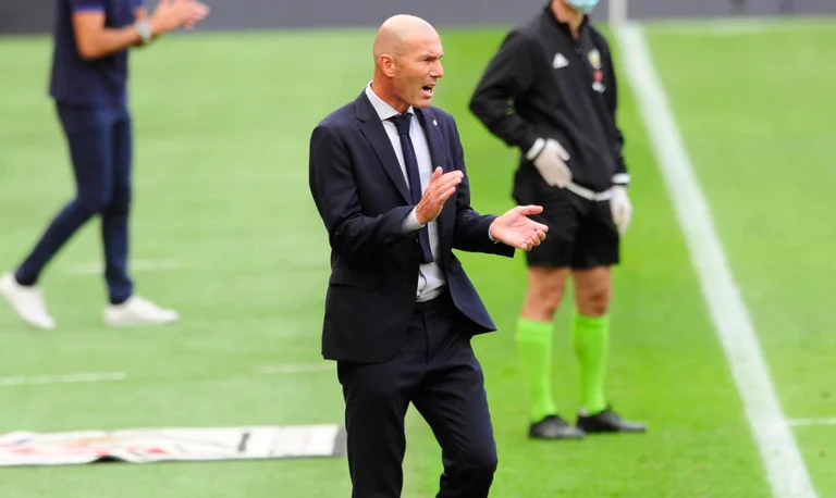 Zidane nuk duron më: E lehtë të flisni për gjyqtarët, kini respekt për Real Madridin