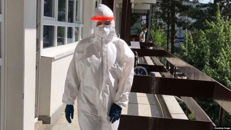 Infermierja nga Klinika Infektive: Deri në 7 orë mbesim pa ngrënë dhe pa pirë, virusi nuk është gënjeshtër