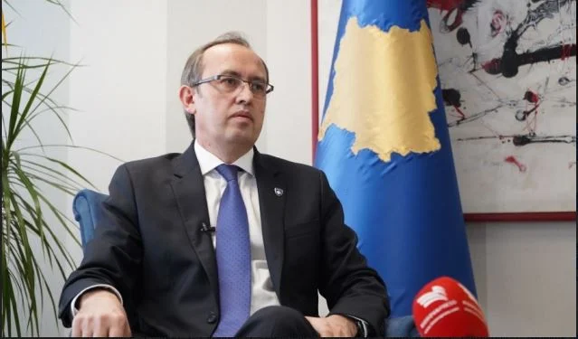 ​Hoti mbledh sot drejtuesit e institucioneve shëndetësore