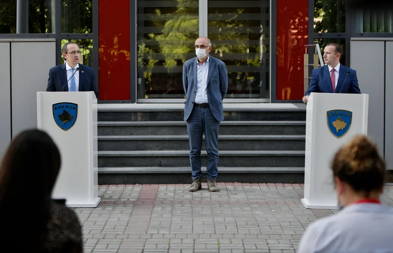 A po i kthehemi izolimit? Hoti nesër në takim me krerët e shëndetësisë në Kosovë