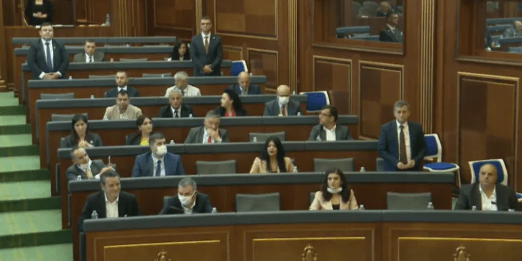 Edhe një deputet i LDK-së del pozitiv me koronavirus, u infektua nga kolegët