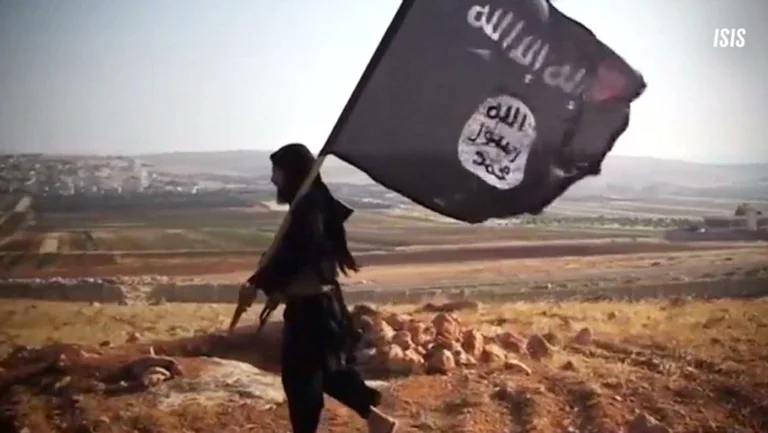 Franca dënon një luftëtar të ISIS-it për krimet e kryera në Siri