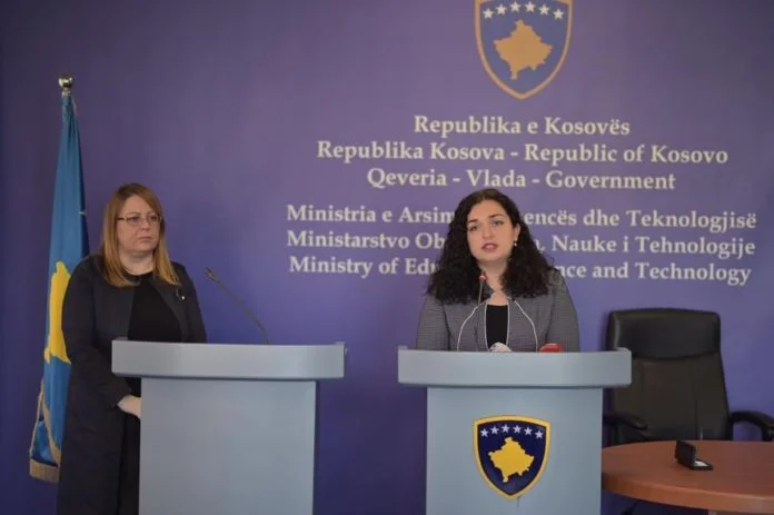 Hykmete Bajrami tregon se a ka votuar për shkarkimin e Vjosa Osmanit