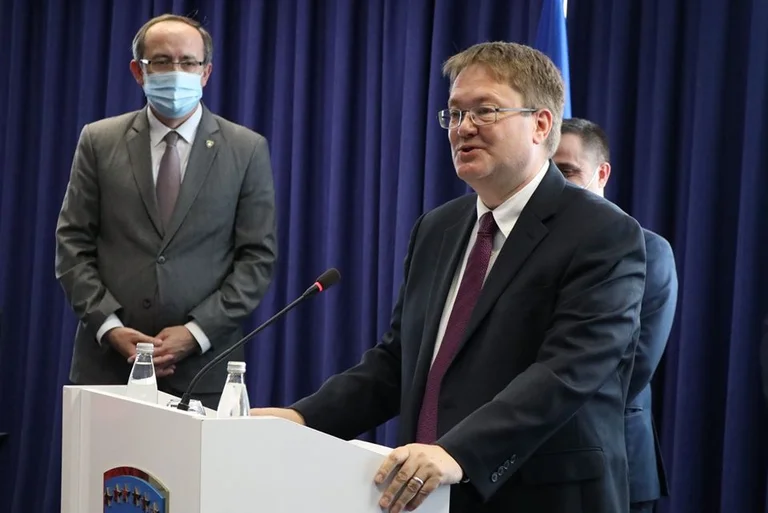 Abbott: E rëndësishme që Kosova t’i ketë njerëzit e duhur në pozitat kyçe në institucione