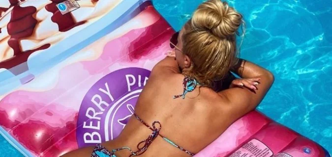 Adelina Tahiri frikësohet mos po e kap mësyshi