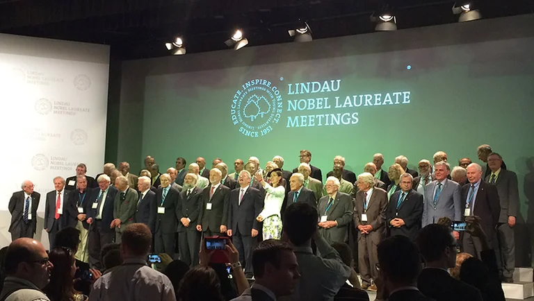 Shkencëtari i ri kosovar, Fatlum Hajredini, merr ftesë për takimin e laureatëve të Nobelit
