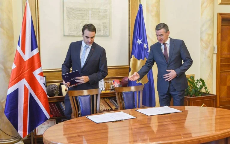 Vjosa Osmani vazhdon sot projektin e nisur nga Kadri Veseli me Ambasadën e Britanisë