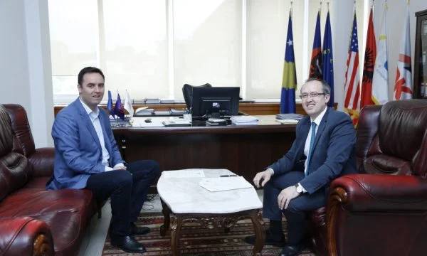 Hoti ia anuloi vendimet e shkarkimeve, reagon Glauk Konjufca