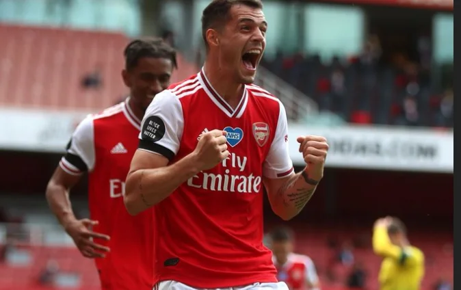 Xhaka ‘bombardon’ rrjetën në Emirates Stadium – Arsenal dyfishon epërsinë