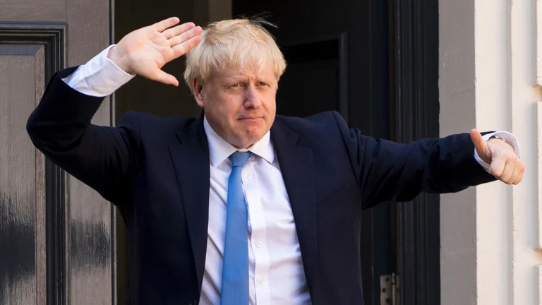 Kriza në Hong Kong: Britania iu jep të drejtën e nënshtetësisë 3 milionë banorëve hong-kongas